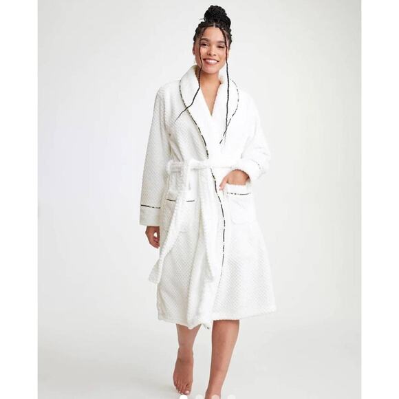 Vera Bradley Plush Fleece Long Spa Bathrobe with Decorative Trim Cozy Comfort - Picture 2 of 10